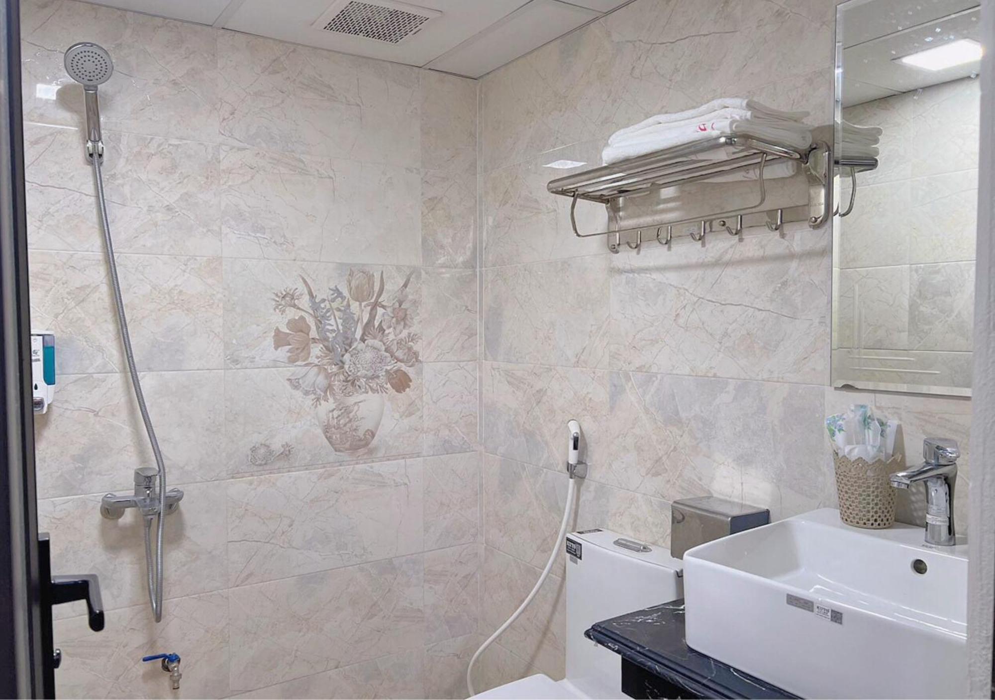 Thu Ha Hotel Uong Bi المظهر الخارجي الصورة