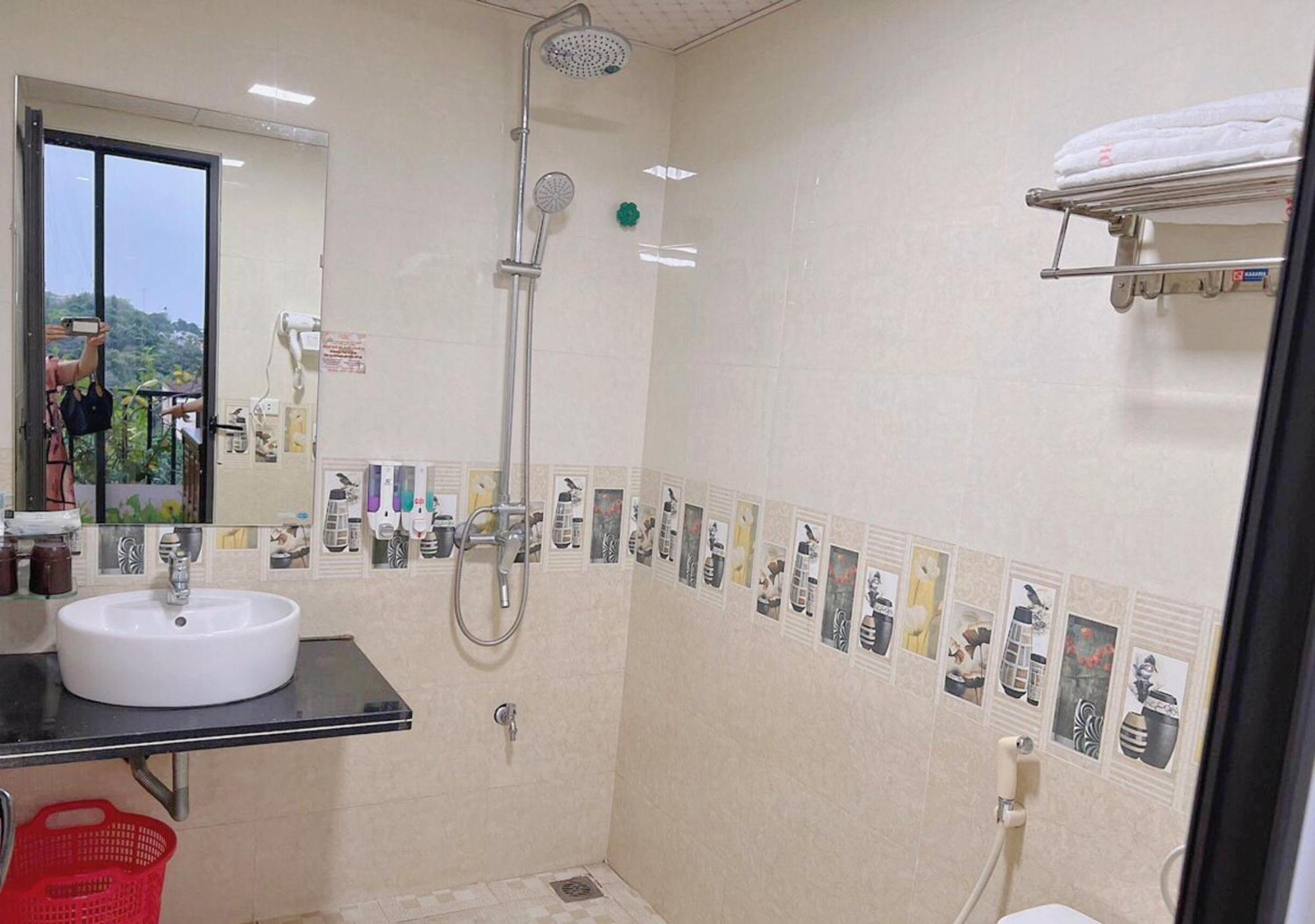 Thu Ha Hotel Uong Bi المظهر الخارجي الصورة